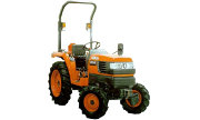 Kubota STA-30 tractor