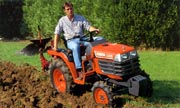 Kubota B1610 tractor